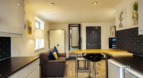 Central Cardiff 3-Bed Apartment Fibre WiFi Street Parking - Image 2