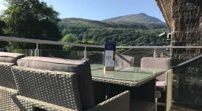 Grapes Hotel, Bar & Restaurant Snowdonia Nr Zip World - Image 4