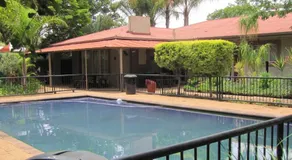 Country Blue Luxury Guest House - Image 2