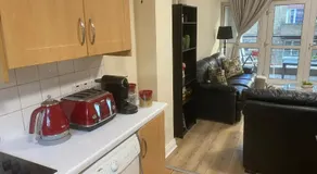 Excellent Central Location Apt 2 R2 - Image 3