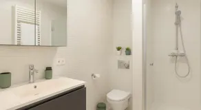 Central fully serviced studio - Image 4
