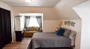 Unwind in a Bright Comfortable Apartment for 3 - Image 2