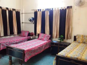 A1 Ladies Guest House - Image 2