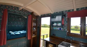 Charlotte-Rose Shepherd's Hut - Image 2