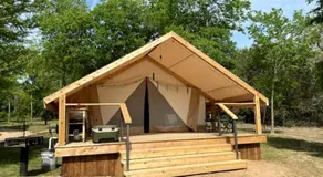 Romantic Lakefront Cabin with Fire Pit near Lake Bastrop, Texas – Luxury Glamping Escape for Couples - Image 3