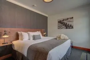 The Bristol Hotel - Image 2