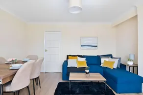 Spacious 3BR House in Enfield North London with Garden - Image 3