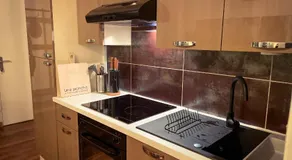 "Le Noeud vert" Appartement sur le thème de Nevers, 65 m2 en coeur de ville, parking à 200M avec accès inclus à salle de sport de 2000m2, Sauna & Hammam - Image 5