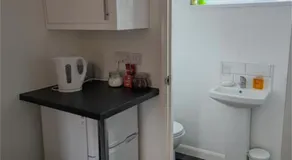 Corby Double & En-suite Rooms NN17 2LZ area Ideal Contractors Short & Long stays Opposite Lodge Park Leisure Center - Image 5