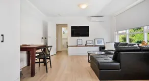 The Nest Elwood - Beachside Escape with Free Parking - Image 2
