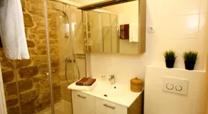 Old house - Image 2