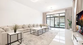 The Pearl Villa - Swimming Pool with Sea and Mountain view - Al Dana Island Fujaira - Image 4