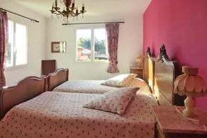 Premium villa with garden and pool, Lambesc - Image 2