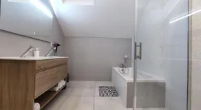 Chambre spacieuse, jacuzzi, proche parc Astérix - Image 2