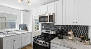 Stylish 3 Bedroom Metro Detroit Gem, Renovated with Game Room - Image 3