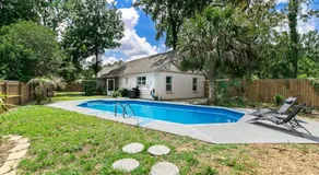 Modern & Tasteful Pool Home - Image 4