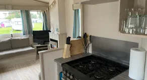 5 mins walk to beach. 3 bedroom caravan. Sleeps 8 - Image 2