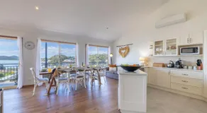 Wanda Up, 80 Randall Dr - spectacular views, aircon and Wi-Fi - Image 2