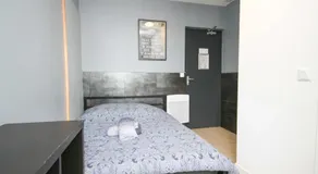 02 - Chambre avec lit double et sdb privé Wifi - Image 2