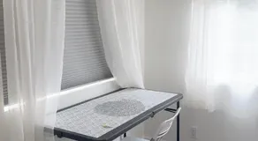 Pretty bedroom with shared bathroom - Image 5