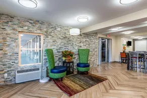 Q Inn - Image 3