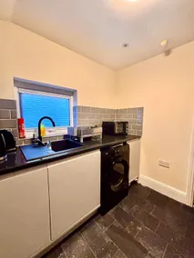 1 Bed apartment- Airport & City base - Image 5