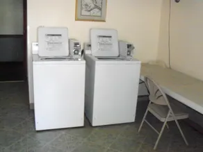 Budget Inn & Suites - Image 3