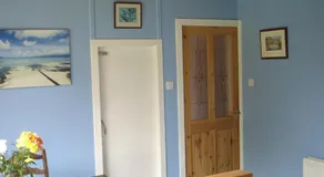 RoSE COTTAGE THREE BEDROOM HOUSE WITH PARKING Summer Special - Image 2