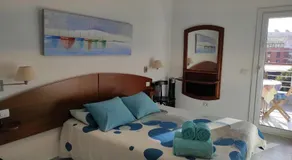Bel appartement de 2 chambres, terrasse, vue mer et wifi, à 1 minute à pied de la plage - Image 2