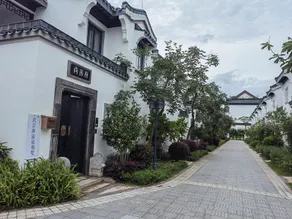 Jiuchonghu Hakka Hot Spring Courtyard - Image 4