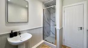 Queen Street Apartments 3 - Image 5