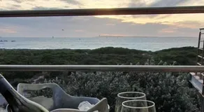 Beachfront 3-bedroom with Robben Island views - Image 5