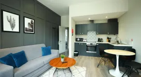60 Manchester Road - Image 3