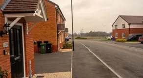 Bright 4 Bedroom Home in Walsall, Free Parking and for EVs - Image 3
