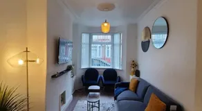 Business Friendly 2BR House Sleeps 5, Wi-Fi, Workspace & Free Parking - Image 2