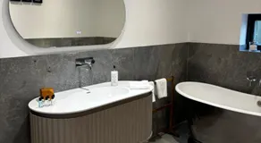 Barnfield house - Image 2
