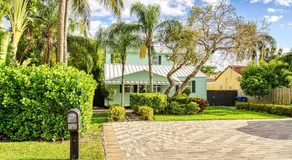 Las Olas Villa with HEATED Salt Water Pool - Image 5