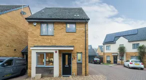 3 BR House, Driveway Parking, Modern Comfort - Image 5
