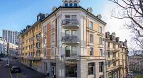 Zurich HB Station Studio, Leon - Image 3