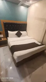 Hotel crest inn - Image 2