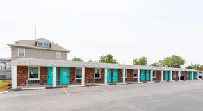 HomeField Inn - Image 5