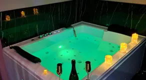 Suite romantique avec jaccuzi privé - La suite d'Élise - Image 4