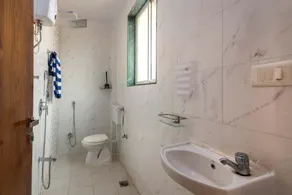 Aqua & Sage by StayVista - Riverside Villa with Pool & Terrace - Image 4