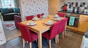 3 Bedroom Cottage, Sleeps 5 Village Location - Image 3
