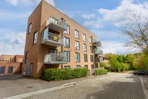 Elegant Apartment @ Campbell Park • City Centre • Balcony • Free Parking • Sky TV • Yoko Property - Image 4