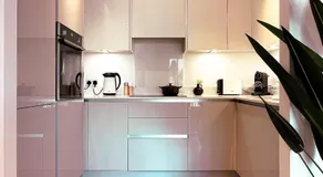 Spacious 1-Bedroom Apartment near Kew Gardens with Balcony & Parking - Image 2