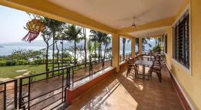 CosmicStays Countryside Panorama-Lakeview Bungalow - Image 3
