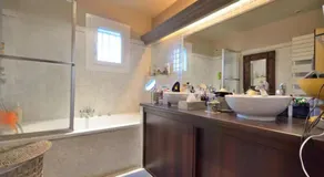 Villa ensoleillée à Sainte-Maxime avec piscine privée - Image 4