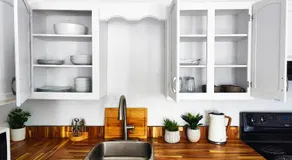 Fresh & Bright Private Suite - Image 4