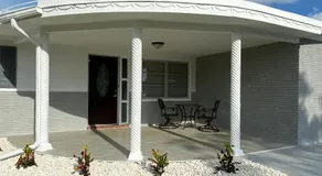 Cozy 3-bed home close to beautiful beaches. - Image 3